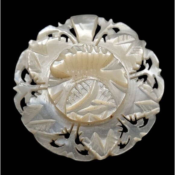 Intricate Carved Mother Of Pearl Brooch Lacy Snowflake Like Shell Vintage Pin - Picture 3 of 8